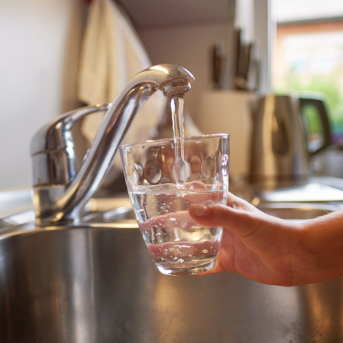 Filling glass from faucet