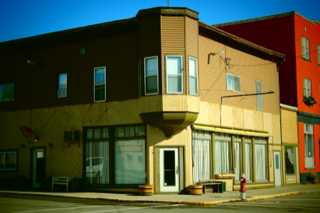 Empty store on corner